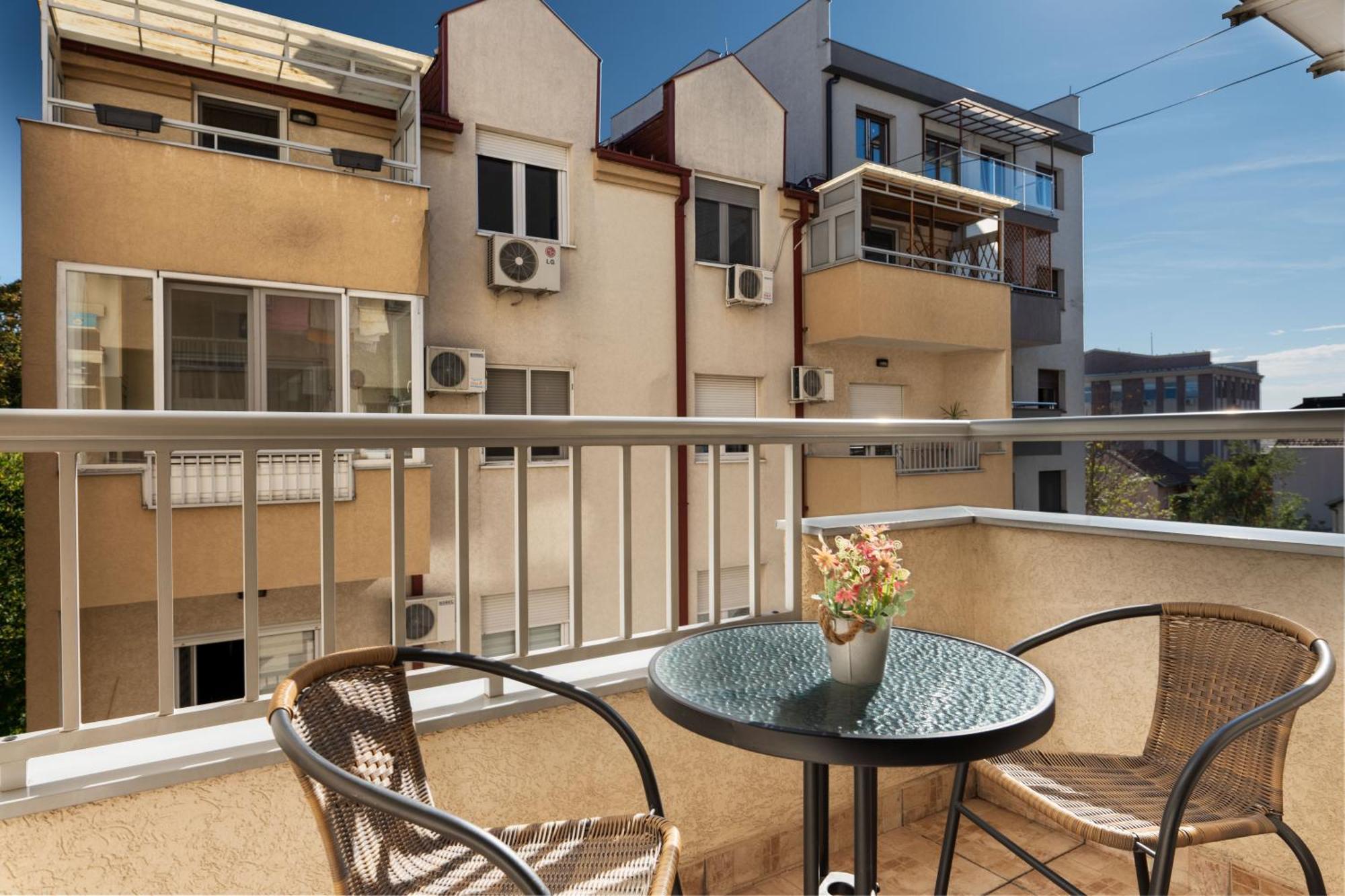 Harizma Apartmani Крагуевац Экстерьер фото